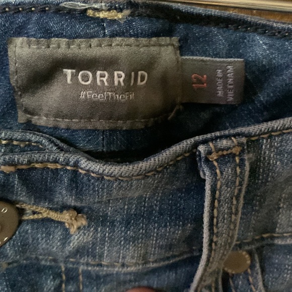 Torrid Jean Shorts Size 12 - Picture 3 of 3